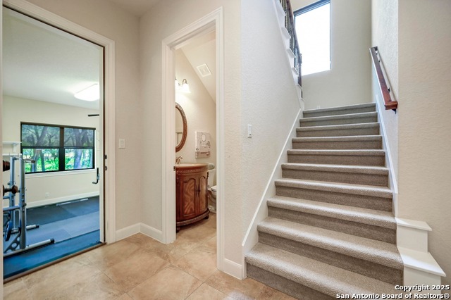 Image 28 of 46 For 847 Uluru  