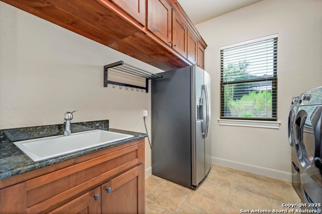 Image 30 of 46 For 847 Uluru  