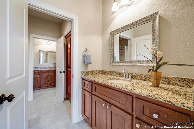 Image 32 of 46 For 847 Uluru  