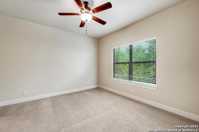 Image 33 of 46 For 847 Uluru  