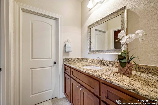 Image 34 of 46 For 847 Uluru  