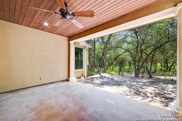 Image 38 of 46 For 847 Uluru  