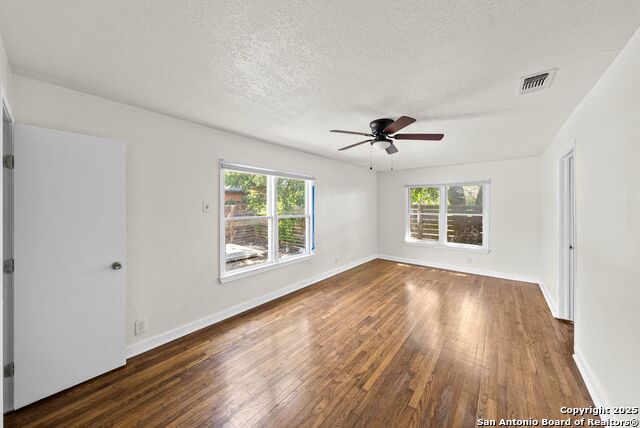 Image 17 of 34 For 1803 Burnet St