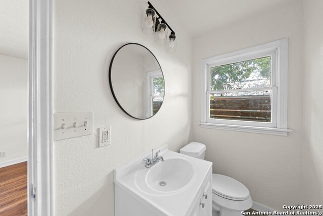 Image 20 of 34 For 1803 Burnet St