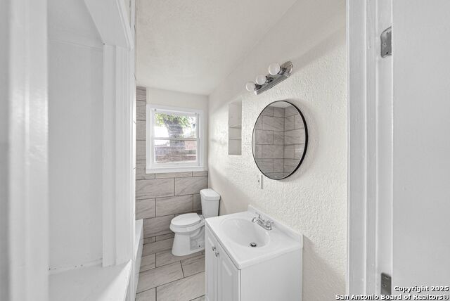 Image 28 of 34 For 1803 Burnet St