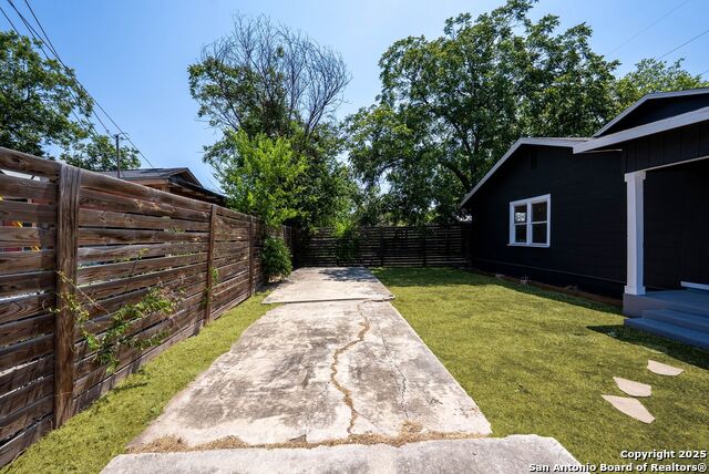 Image 30 of 34 For 1803 Burnet St