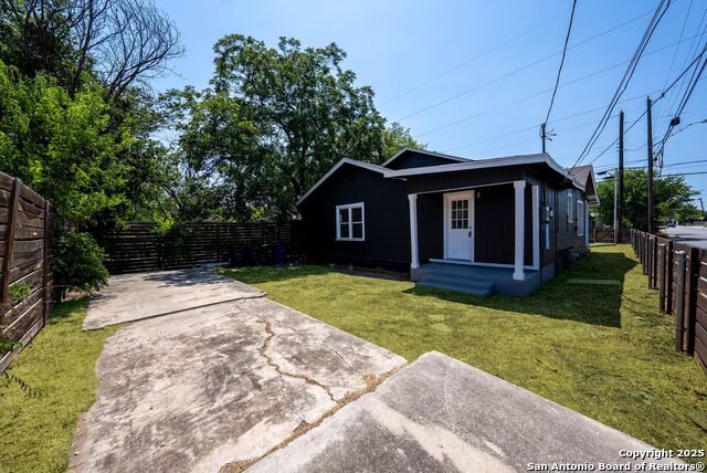 Image 31 of 34 For 1803 Burnet St