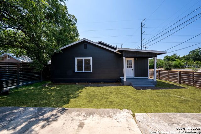 Image 32 of 34 For 1803 Burnet St