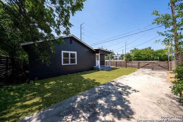 Image 33 of 34 For 1803 Burnet St