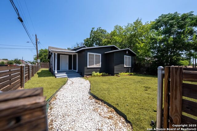 Image 4 of 34 For 1803 Burnet St