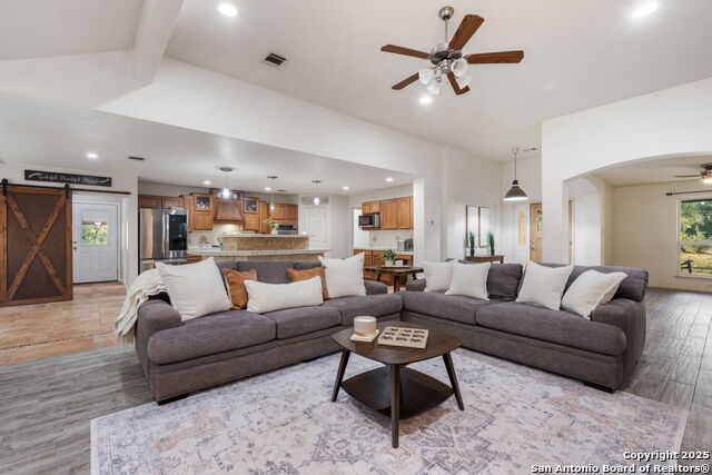 Image 14 of 69 For 368 Oak Hills