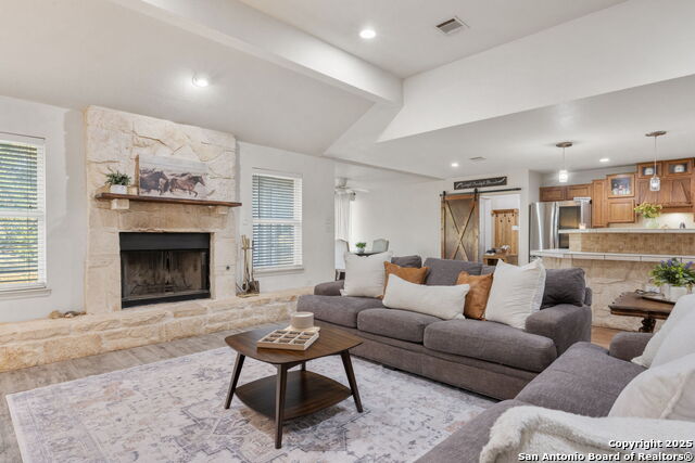 Image 15 of 69 For 368 Oak Hills
