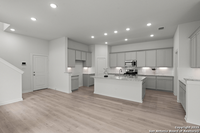 Image 18 of 48 For 9421 Chatside