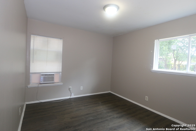Image 10 of 19 For 6010 Shoreview Pl