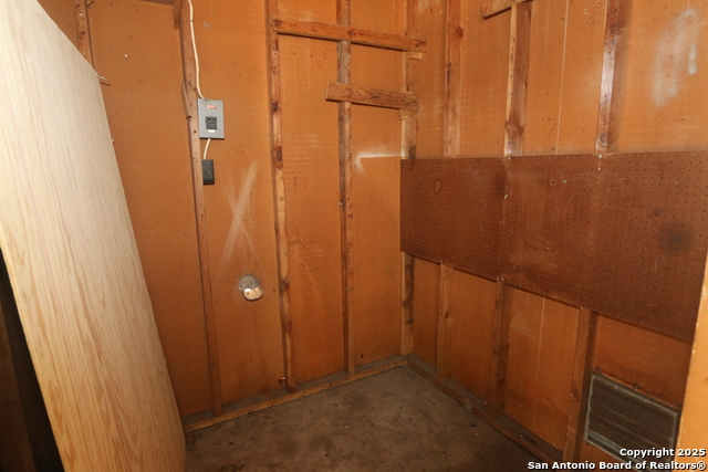 Image 15 of 19 For 6010 Shoreview Pl