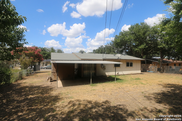 Image 17 of 19 For 6010 Shoreview Pl