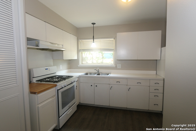 Image 5 of 19 For 6010 Shoreview Pl