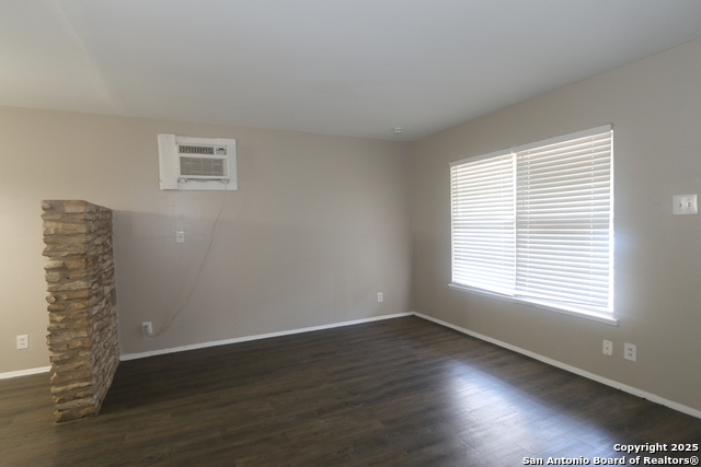 Image 9 of 19 For 6010 Shoreview Pl