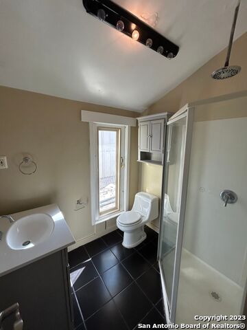 Listing photo id 4 for 1000 Kayton Ave