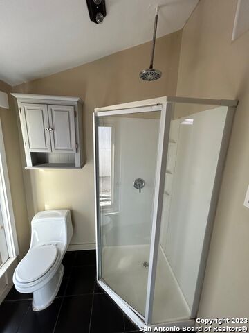 Listing photo id 5 for 1000 Kayton Ave