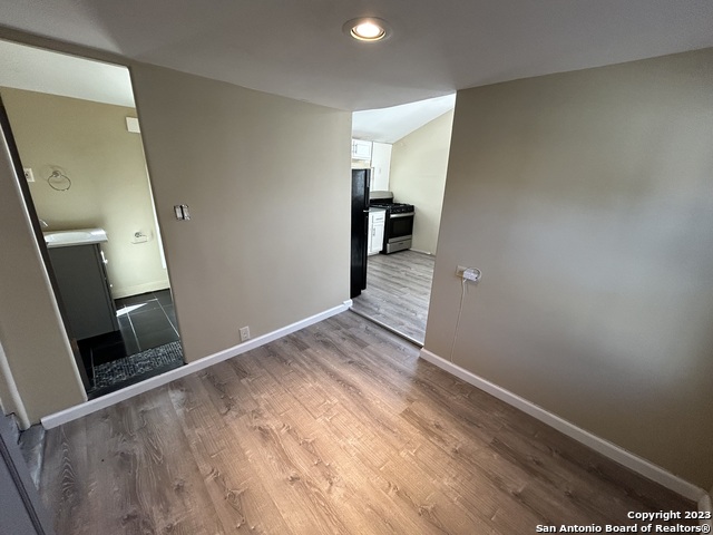 Listing photo id 7 for 1000 Kayton Ave
