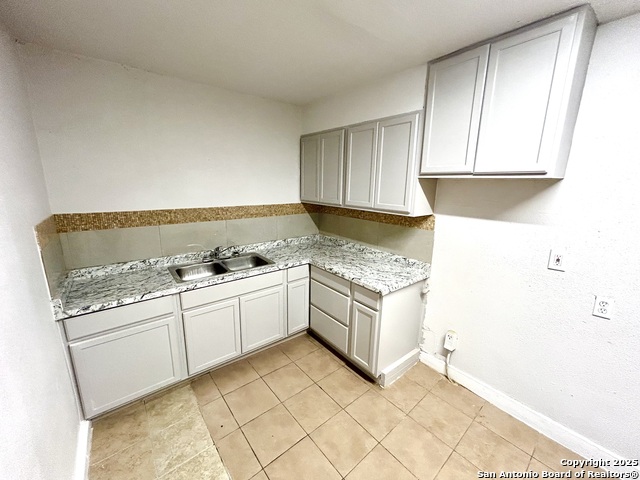 Image 12 of 21 For 1137 Ashby Pl W 4