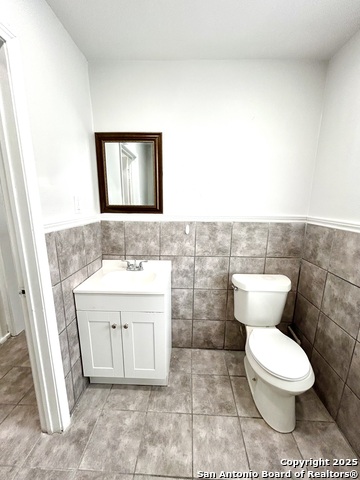 Image 18 of 21 For 1137 Ashby Pl W 4