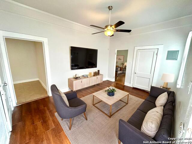Image 3 of 21 For 1137 Ashby Pl W 4