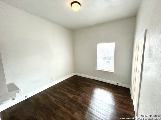 Image 7 of 21 For 1137 Ashby Pl W 4