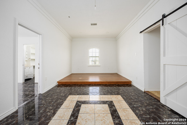 Image 17 of 27 For 641 Weber