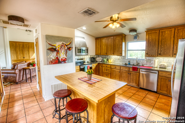 Listing photo id 7 for 2700 Little Creek Rd. N
