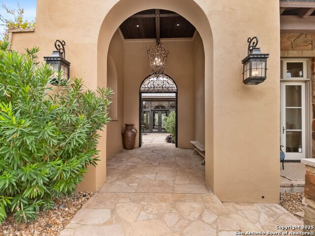 Listing photo id 10 for 103 Castle Rock