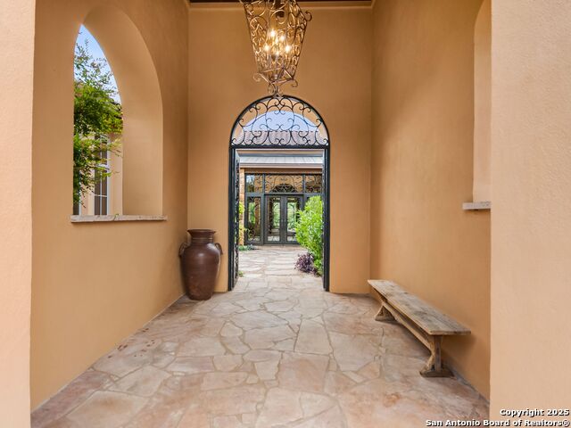 Listing photo id 11 for 103 Castle Rock