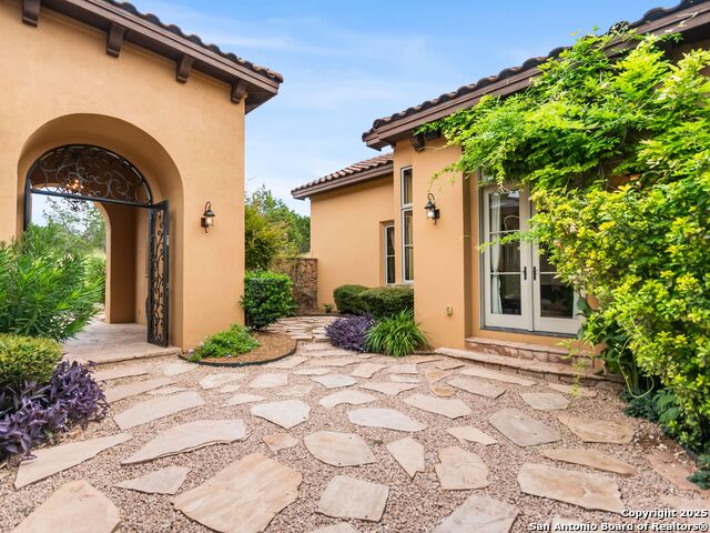 Listing photo id 12 for 103 Castle Rock