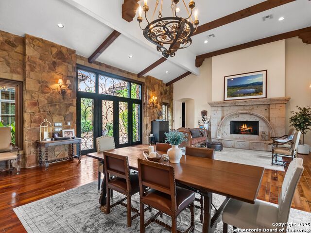 Listing photo id 14 for 103 Castle Rock