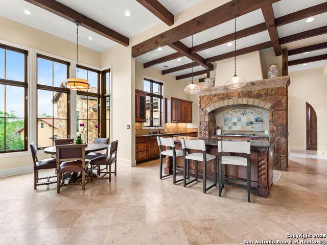 Listing photo id 16 for 103 Castle Rock