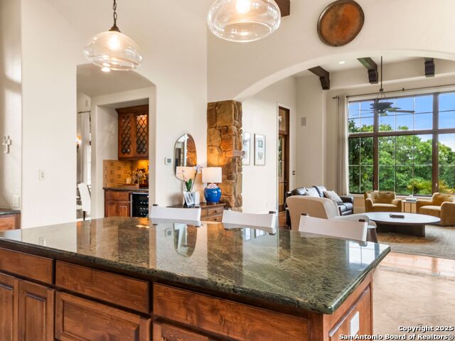 Listing photo id 20 for 103 Castle Rock