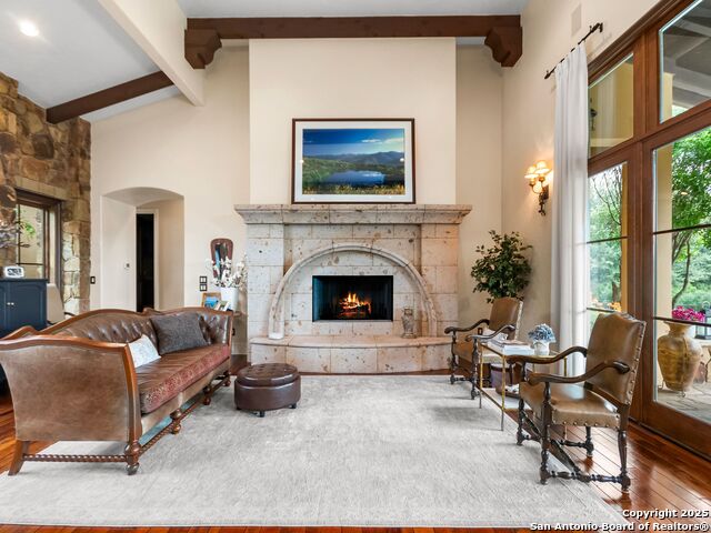 Listing photo id 21 for 103 Castle Rock