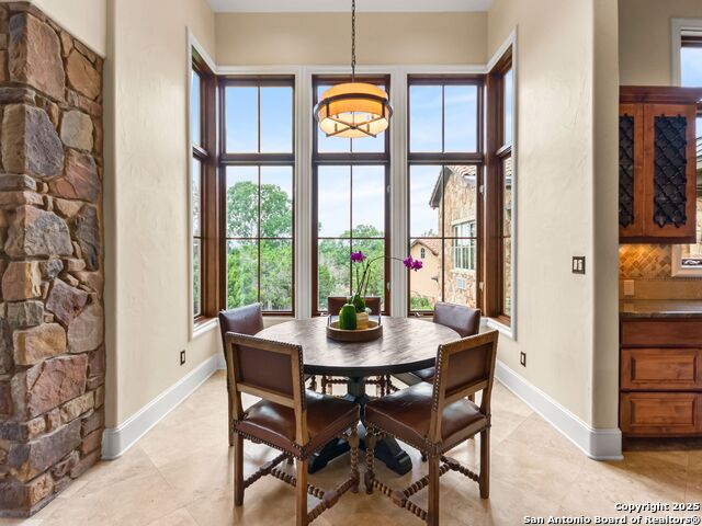 Listing photo id 27 for 103 Castle Rock