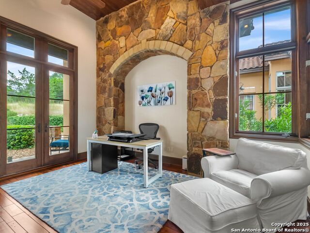 Listing photo id 30 for 103 Castle Rock