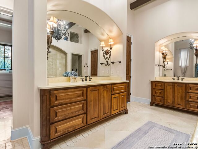 Listing photo id 33 for 103 Castle Rock