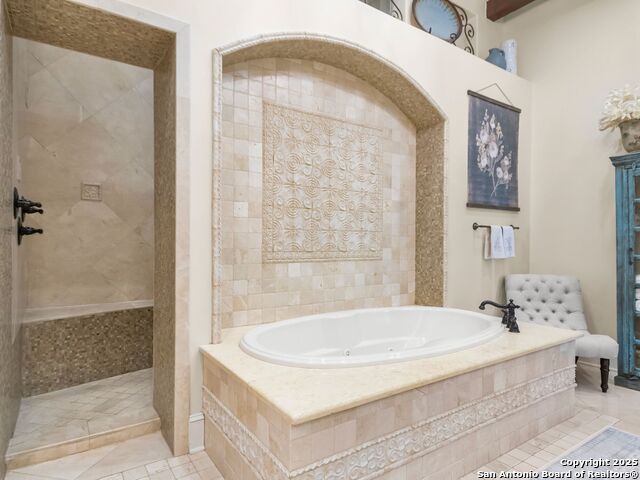 Listing photo id 34 for 103 Castle Rock