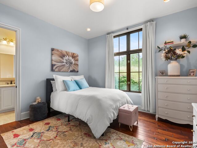 Listing photo id 36 for 103 Castle Rock