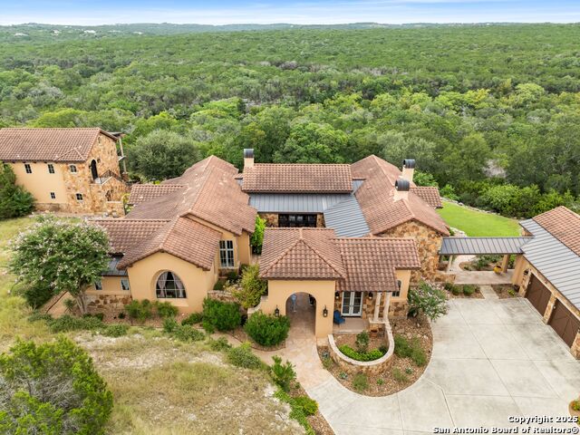 Listing photo id 2 for 103 Castle Rock