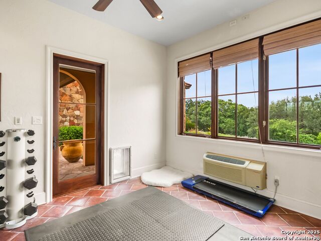 Listing photo id 43 for 103 Castle Rock