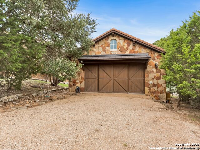 Listing photo id 45 for 103 Castle Rock