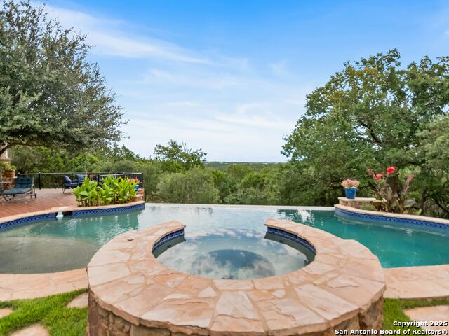 Listing photo id 51 for 103 Castle Rock