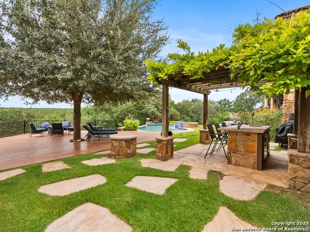 Listing photo id 54 for 103 Castle Rock