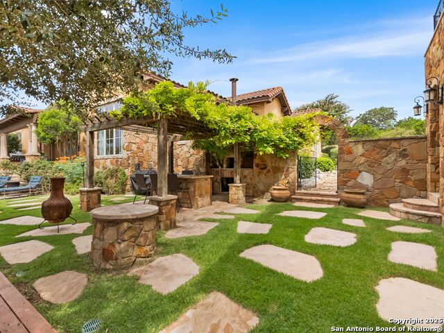 Listing photo id 56 for 103 Castle Rock