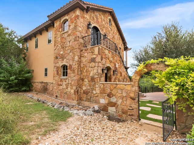 Listing photo id 59 for 103 Castle Rock